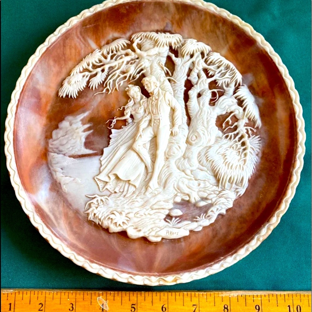 Roger Akers Collectible plate